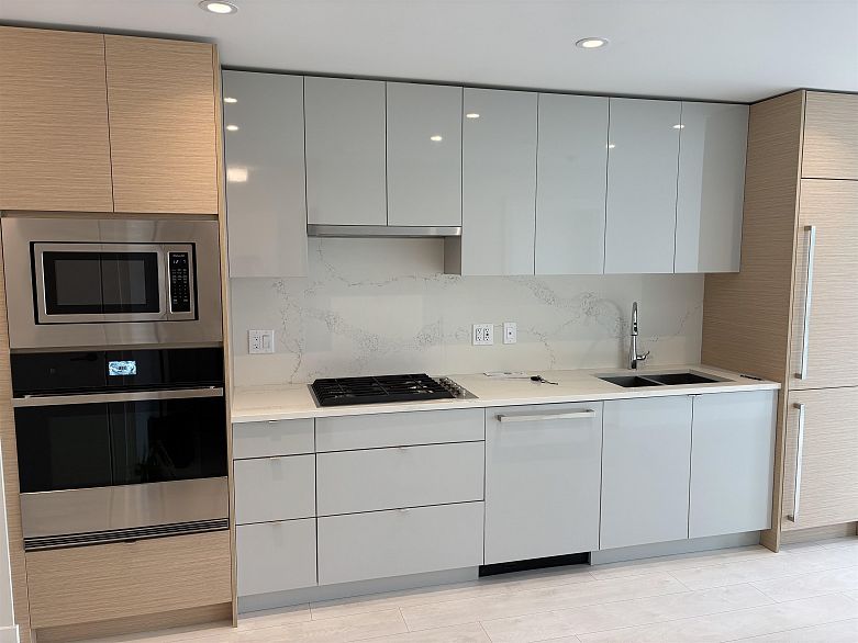 1804 3438 Sawmill Crescent