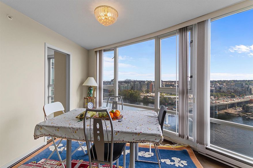 2306 1033 Marinaside Crescent
