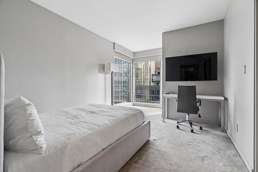 1701 1139 W Cordova Street