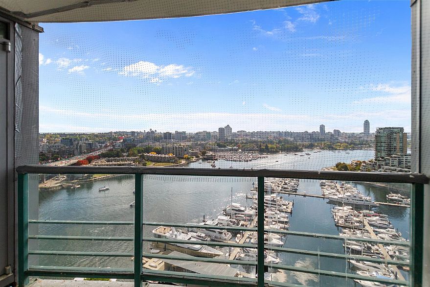 2306 1033 Marinaside Crescent