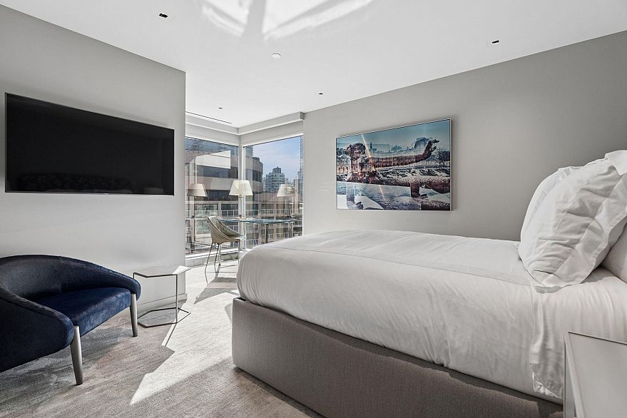 1701 1139 W Cordova Street