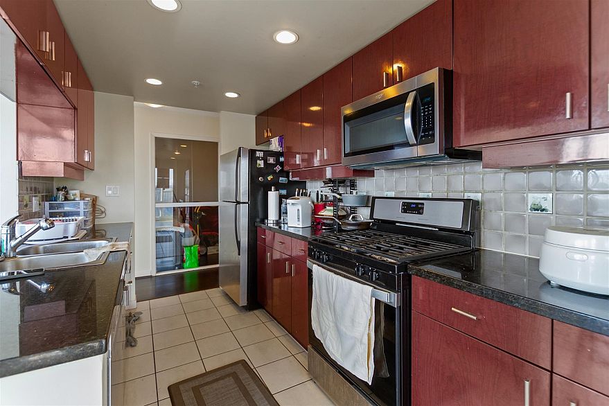 2306 1033 Marinaside Crescent
