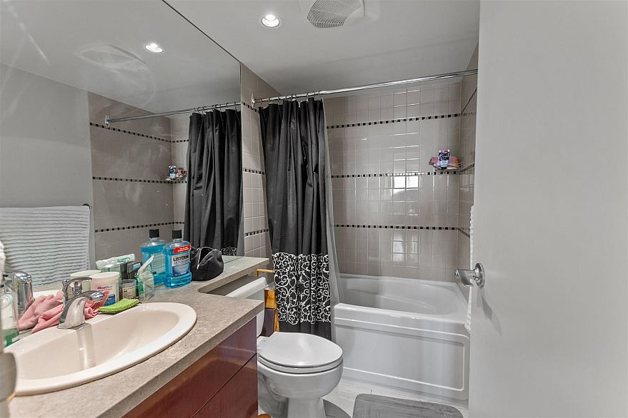 2306 1033 Marinaside Crescent