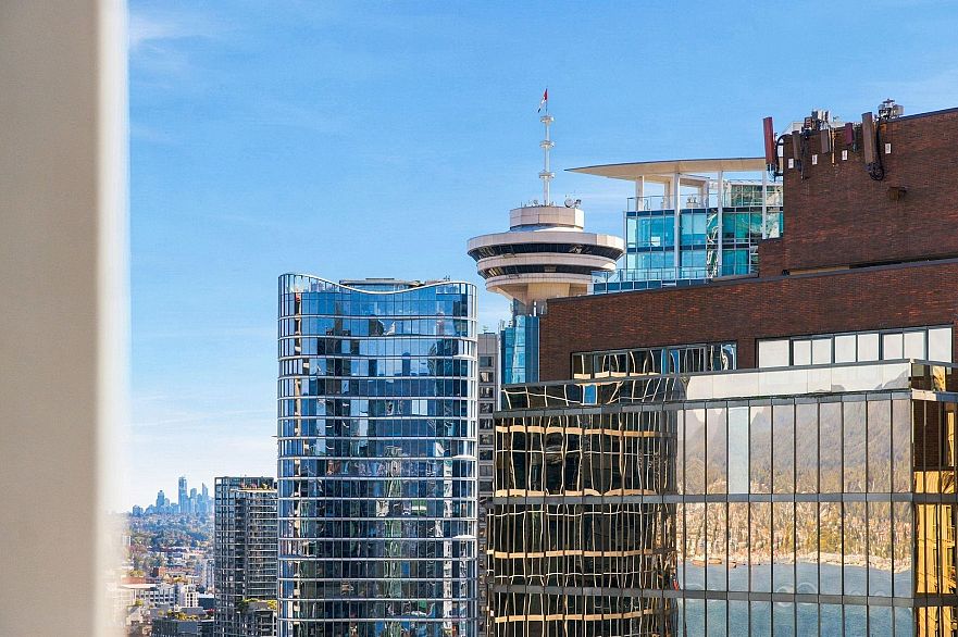 2506 1011 W Cordova Street