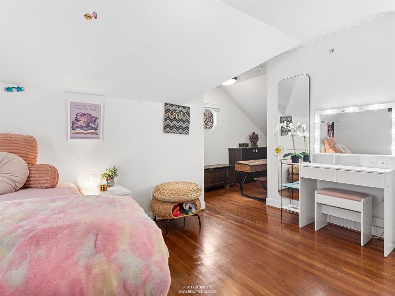 558 W 19th Avenue