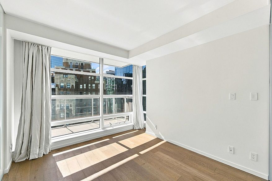 2506 1011 W Cordova Street
