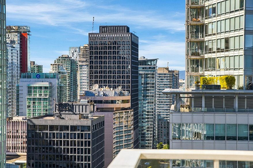 2506 1011 W Cordova Street