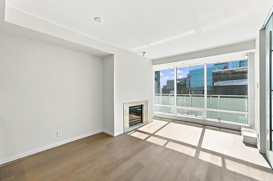 2506 1011 W Cordova Street
