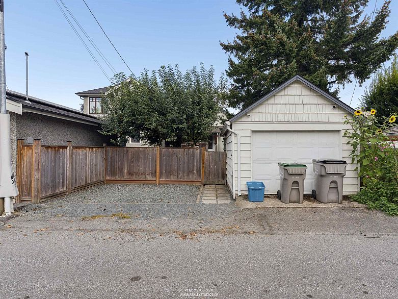 558 W 19th Avenue