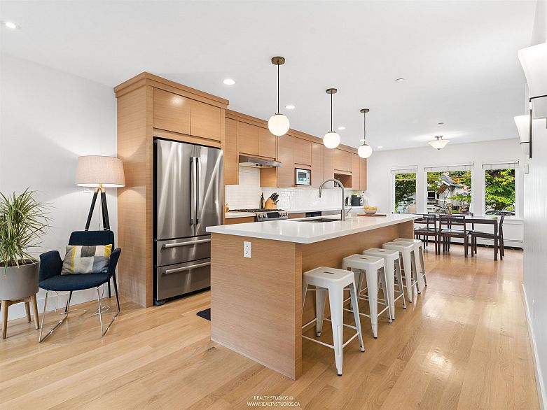 558 W 19th Avenue