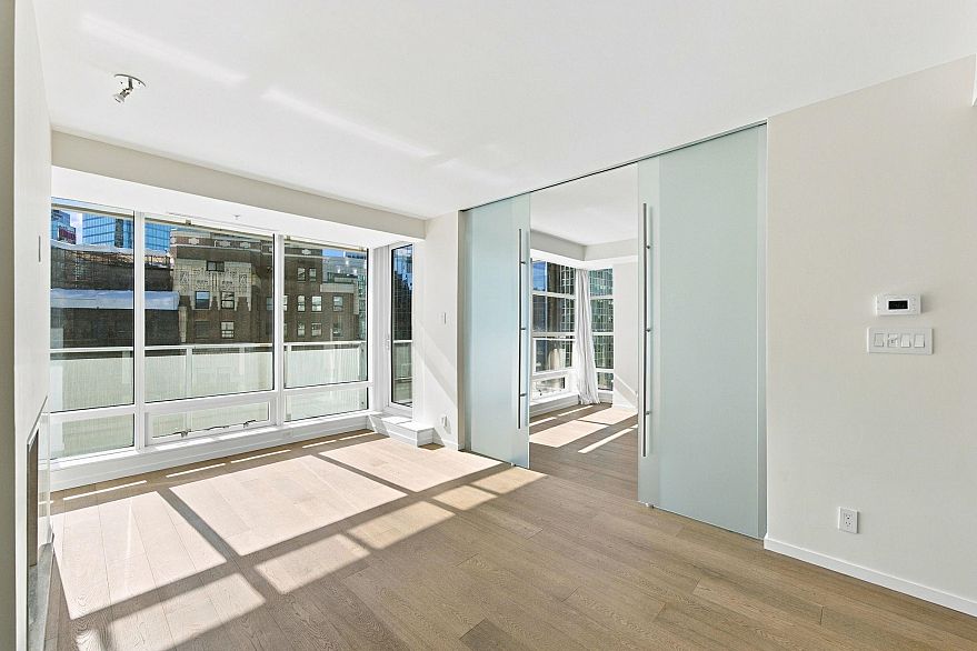 2506 1011 W Cordova Street