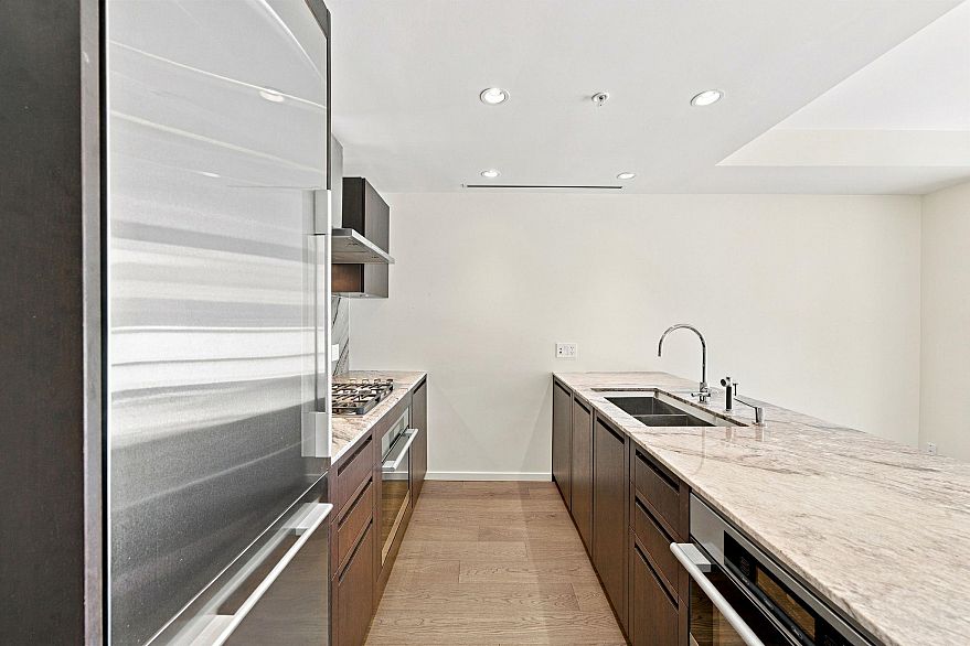 2506 1011 W Cordova Street