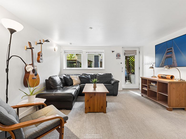 558 W 19th Avenue