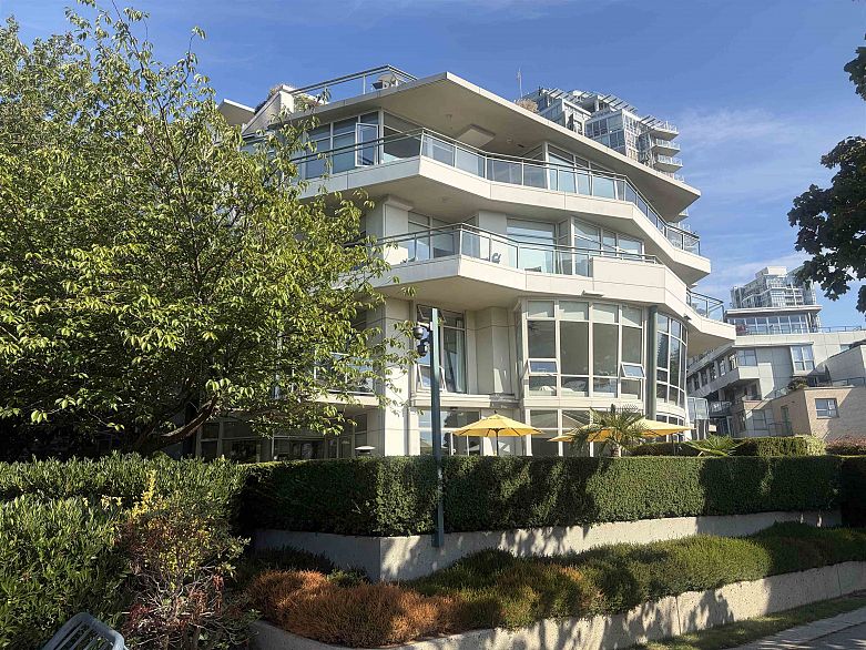 TH108 1288 Marinaside Crescent