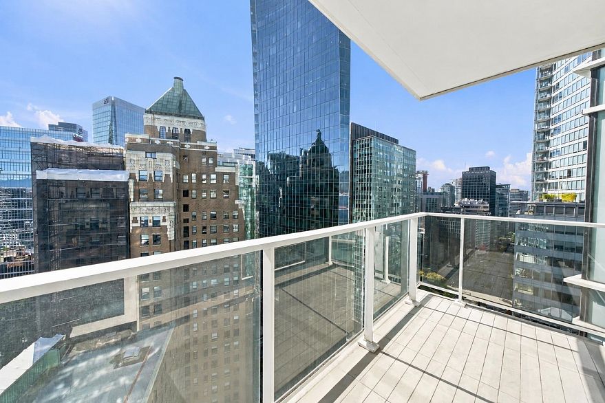 2506 1011 W Cordova Street