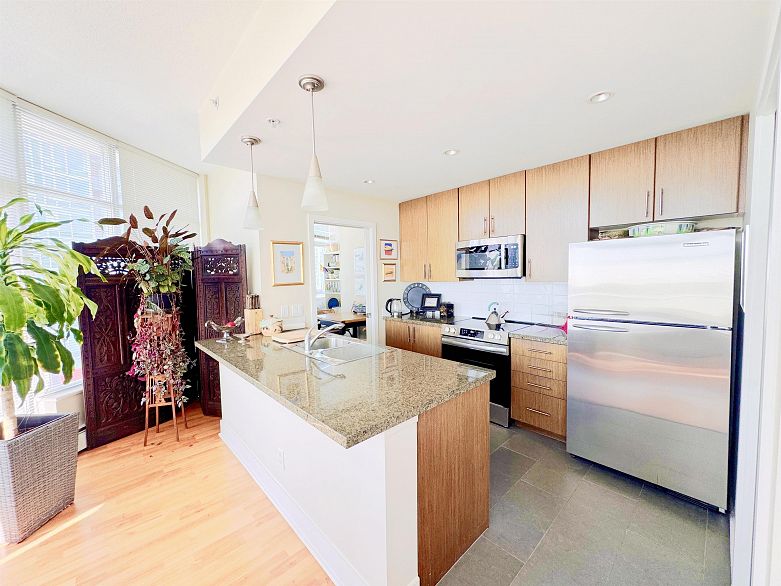 2901 58 Keefer Place