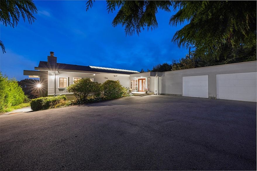 1035 King Georges Way