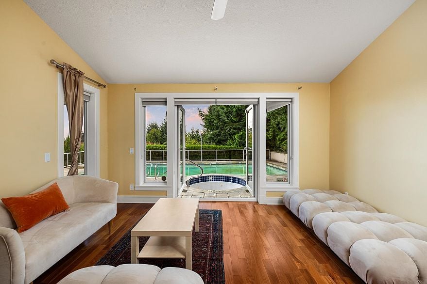1035 King Georges Way