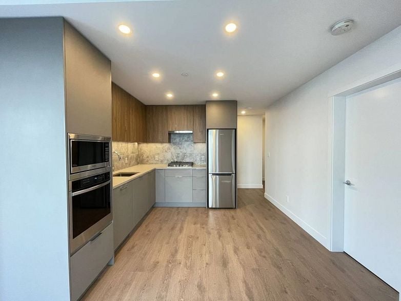 4XX 13359 OLD YALE RD, Surrey BC V3T 3C6