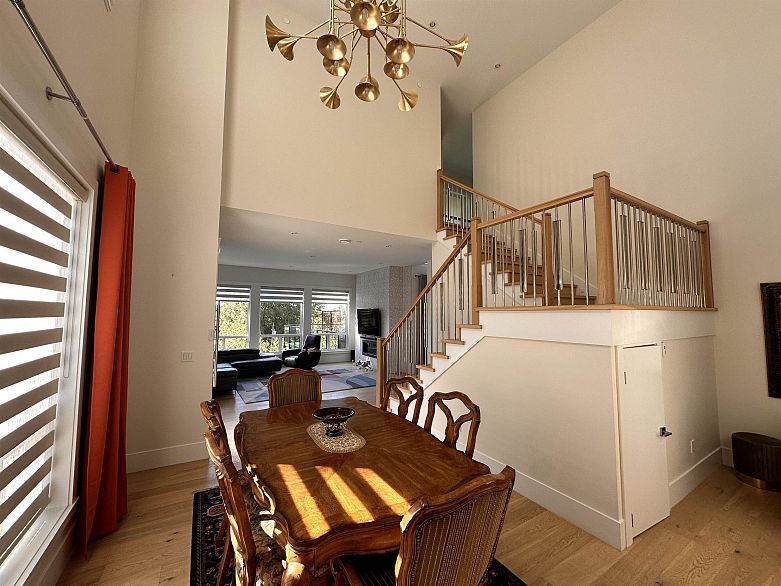 2425 LEGGETT DRIVE, Anmore BC V3H 4W9