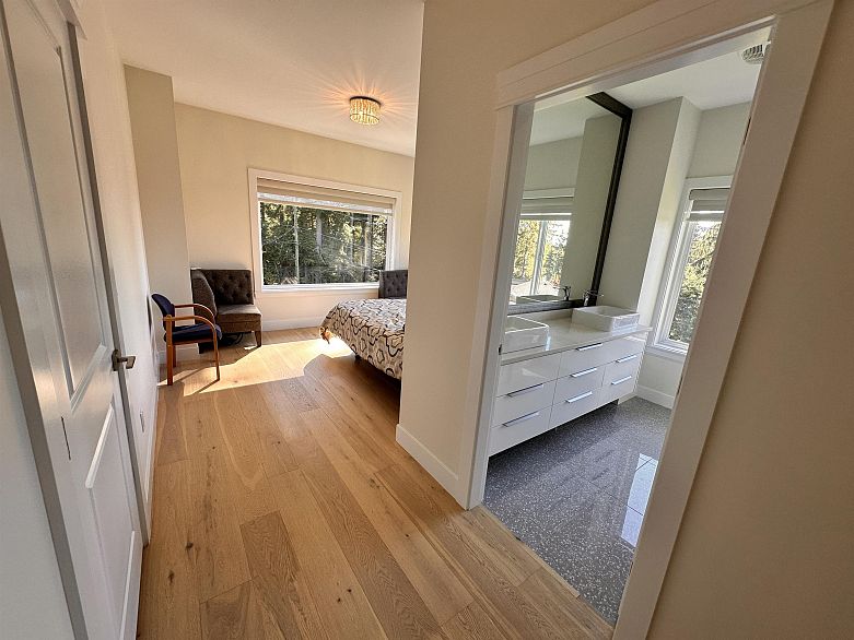 2425 LEGGETT DRIVE, Anmore BC V3H 4W9