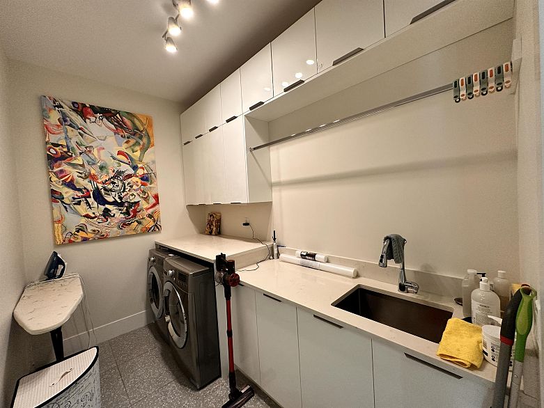 2425 LEGGETT DRIVE, Anmore BC V3H 4W9