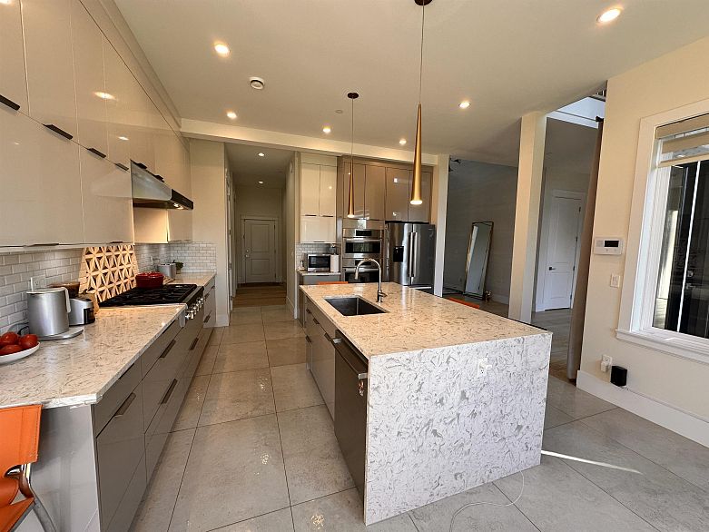 2425 LEGGETT DRIVE, Anmore BC V3H 4W9