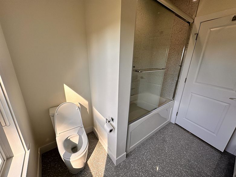 2425 LEGGETT DRIVE, Anmore BC V3H 4W9