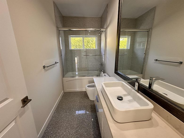 2425 LEGGETT DRIVE, Anmore BC V3H 4W9