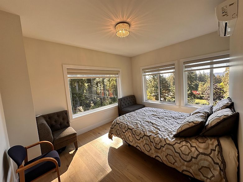 2425 LEGGETT DRIVE, Anmore BC V3H 4W9