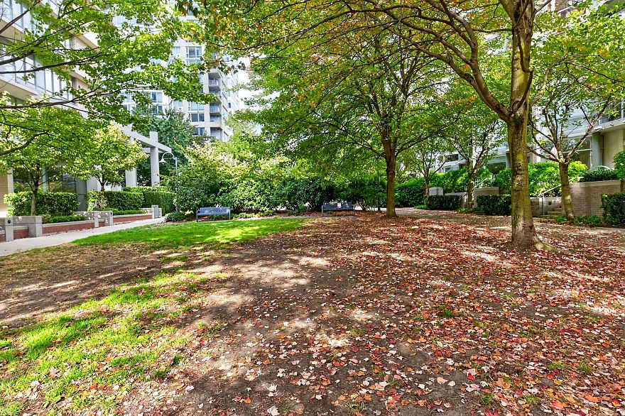 TH108 1288 Marinaside Crescent