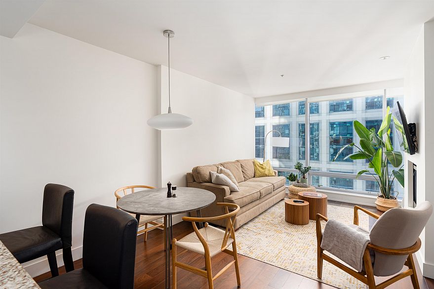 2704 1111 Alberni Street