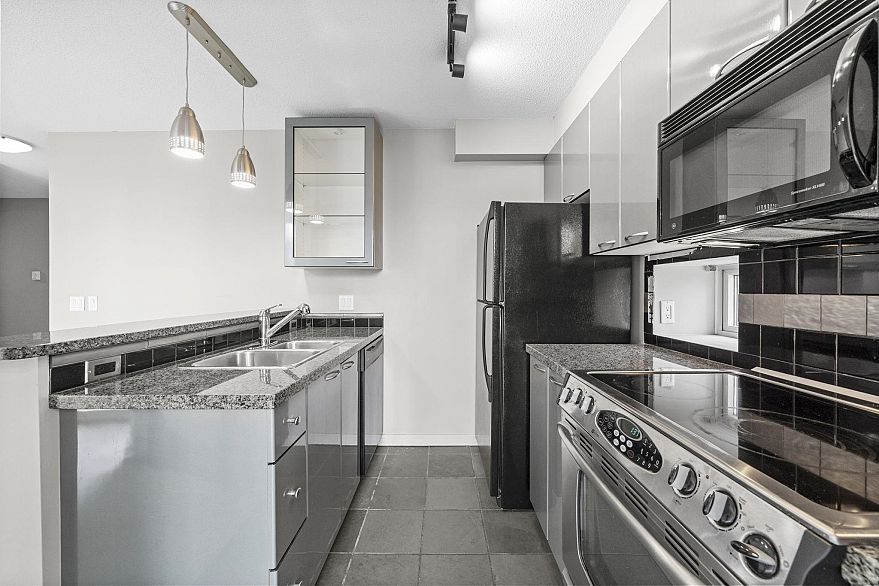 1805 1068 Hornby Street