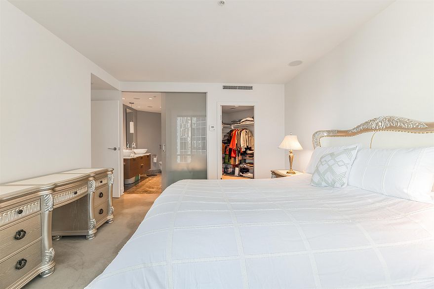 1809 1111 Alberni Street