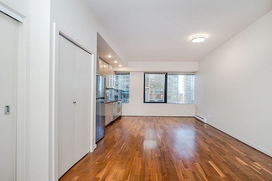 1113 1333 W Georgia Street