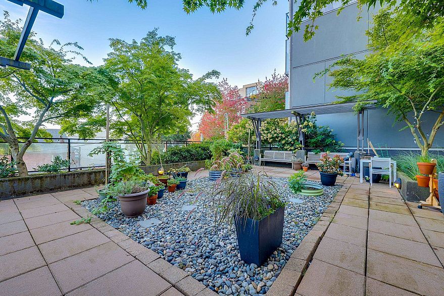 403 233 Kingsway