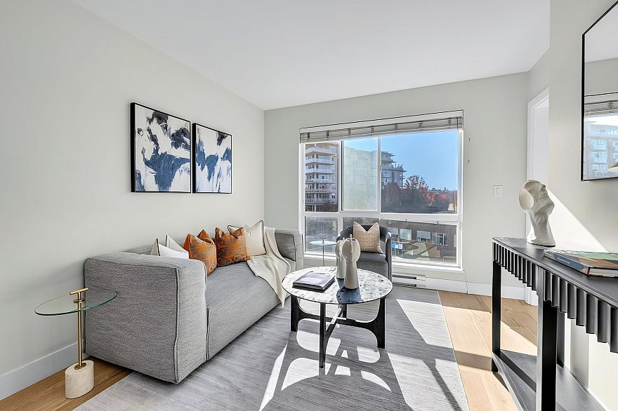 403 233 Kingsway