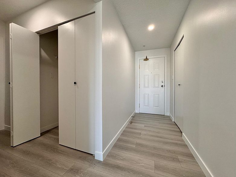 800 2528 E Broadway