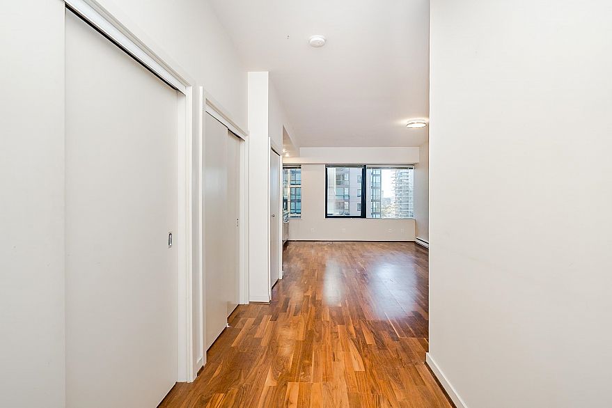 1113 1333 W Georgia Street