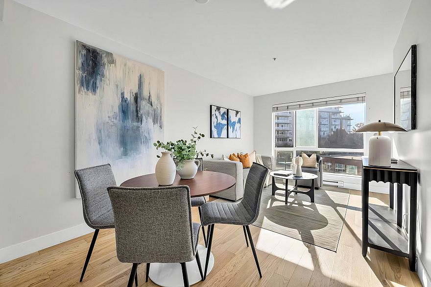 403 233 Kingsway