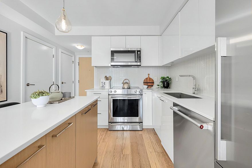403 233 Kingsway