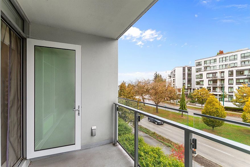 305 4963 Cambie Street