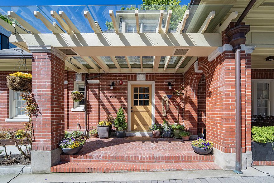 1501 Atlas Lane
