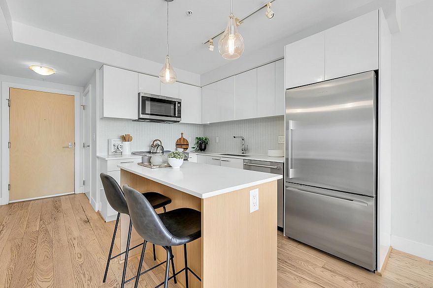 403 233 Kingsway