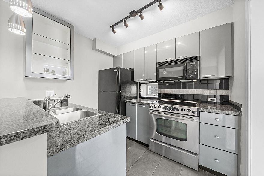1805 1068 Hornby Street
