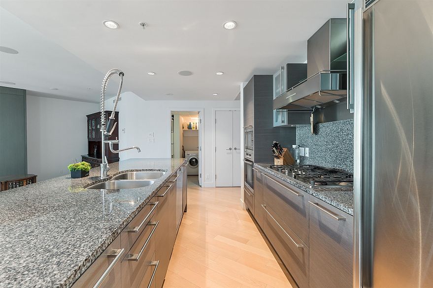 1809 1111 Alberni Street