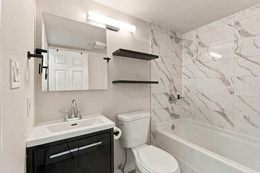 1707 63 Keefer Place