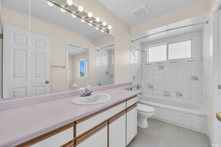 3681 Scales Place