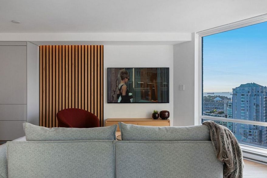 2607 583 Beach Crescent