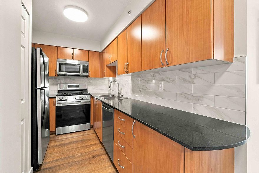 1707 63 Keefer Place